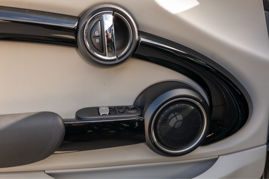 2015 MINI Cooper Image 50