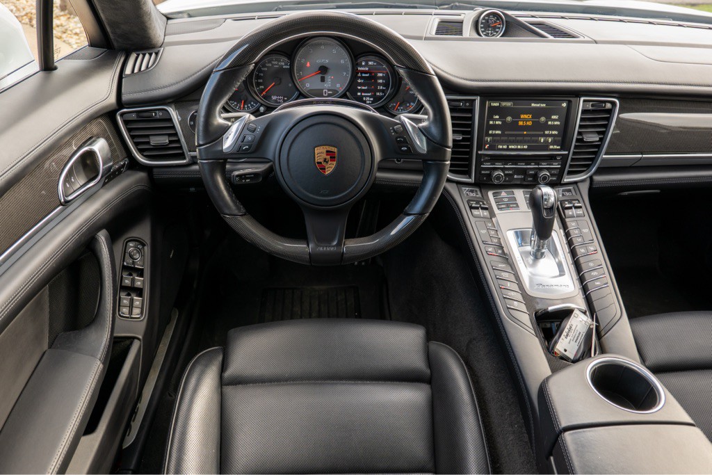 2016 Porsche Panamera Image 13