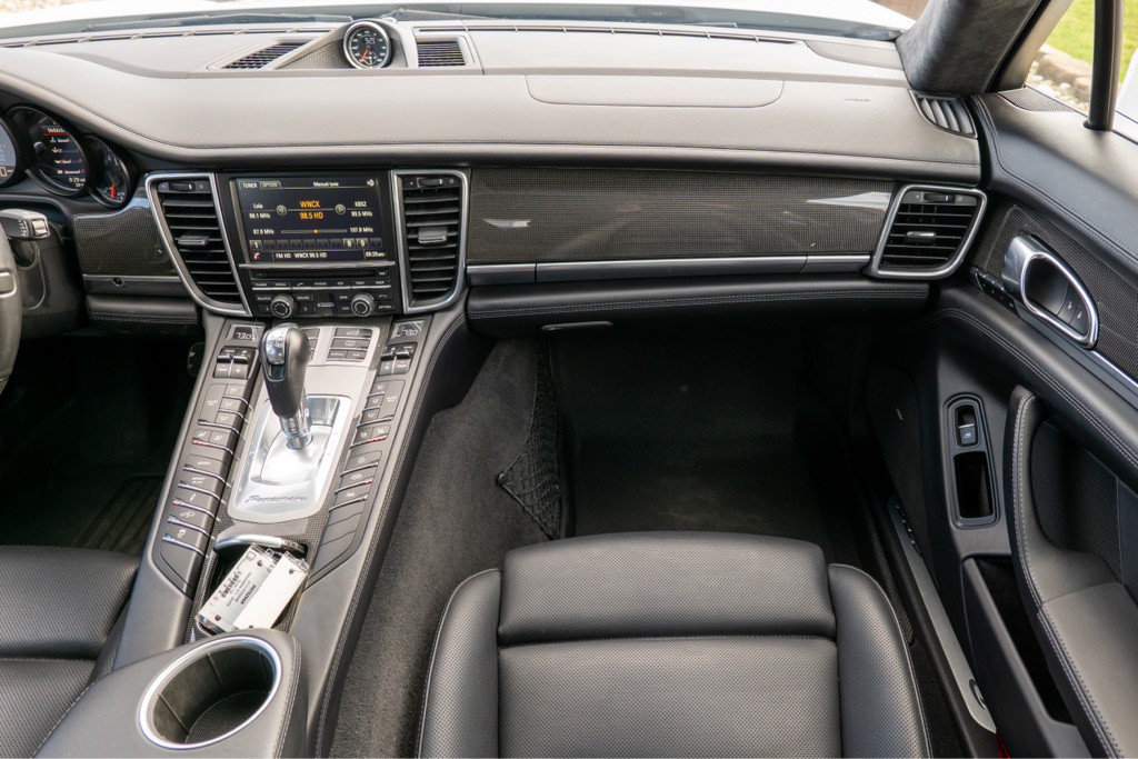 2016 Porsche Panamera Image 14