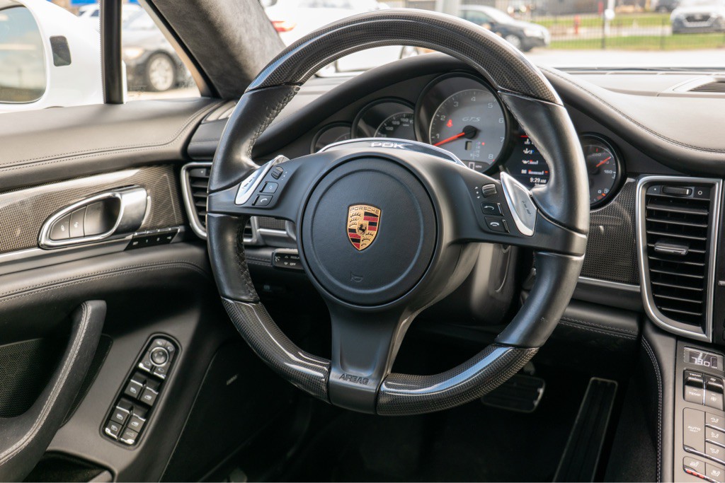 2016 Porsche Panamera Image 16
