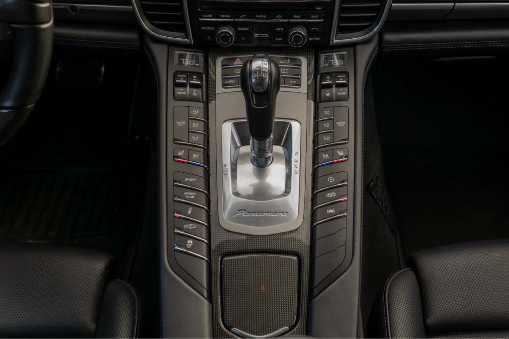 2016 Porsche Panamera Image 19