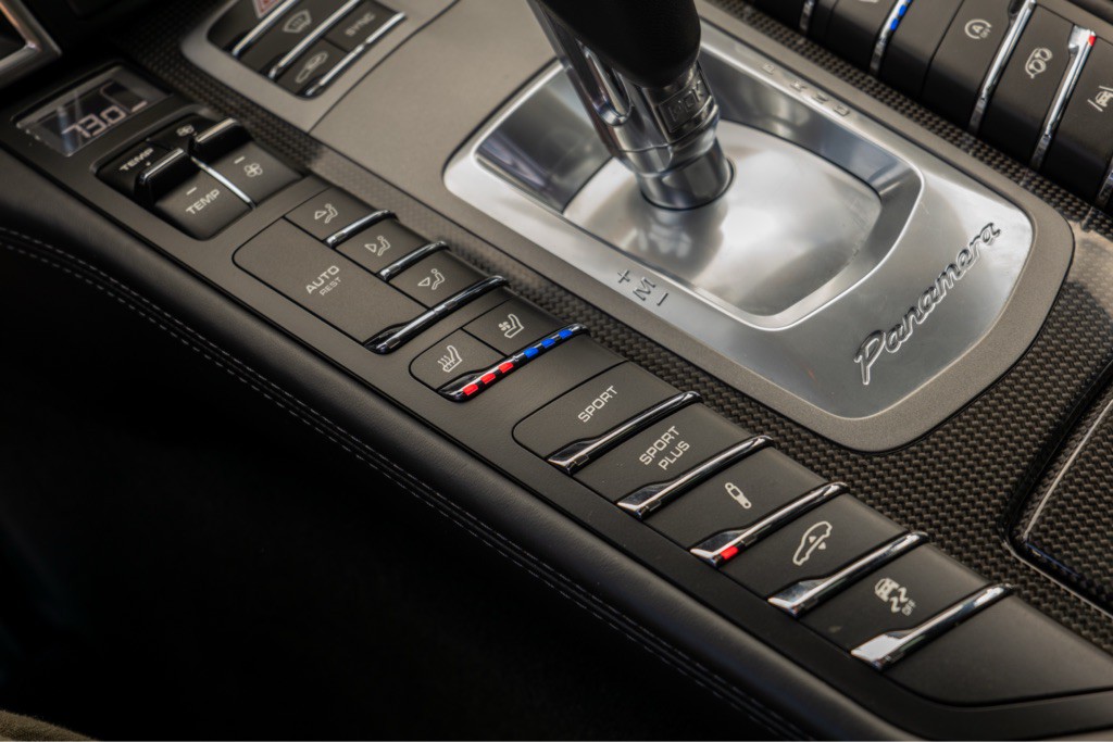 2016 Porsche Panamera Image 20