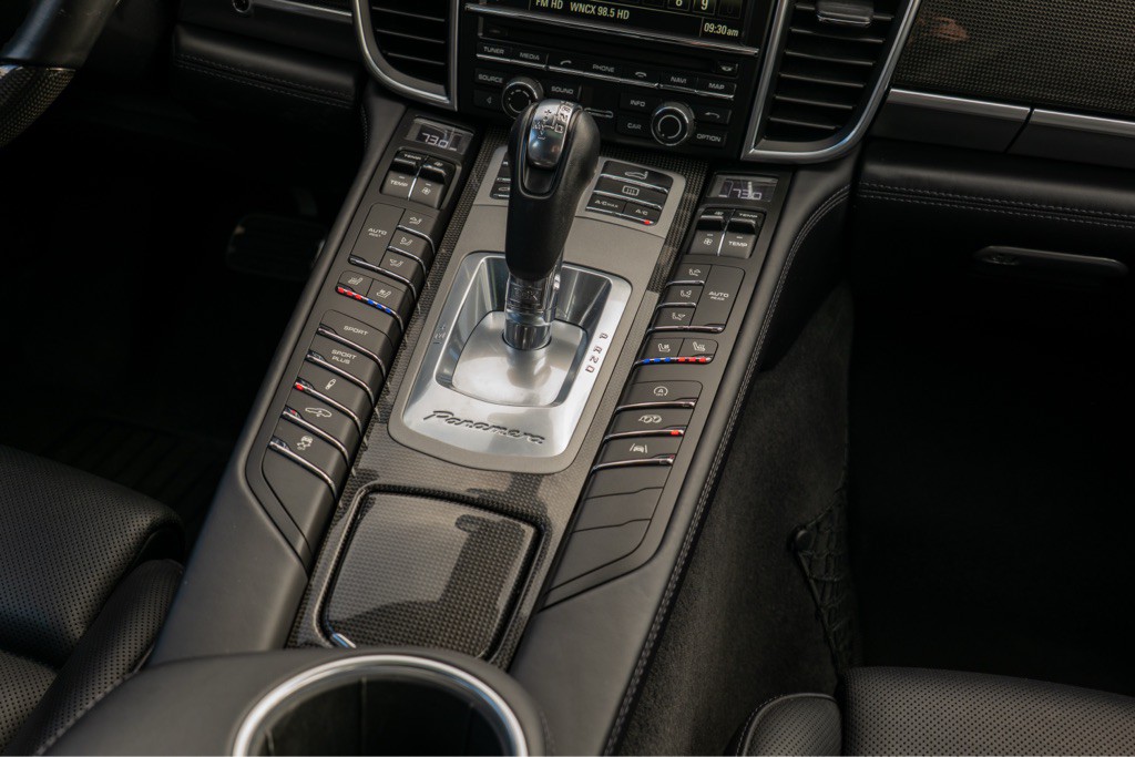 2016 Porsche Panamera Image 21