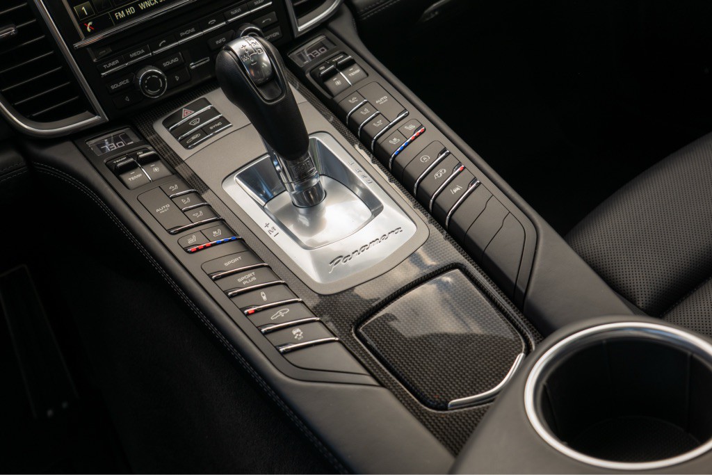 2016 Porsche Panamera Image 22