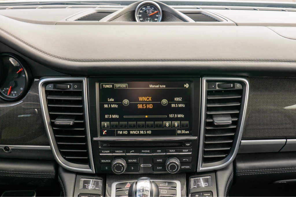 2016 Porsche Panamera Image 24