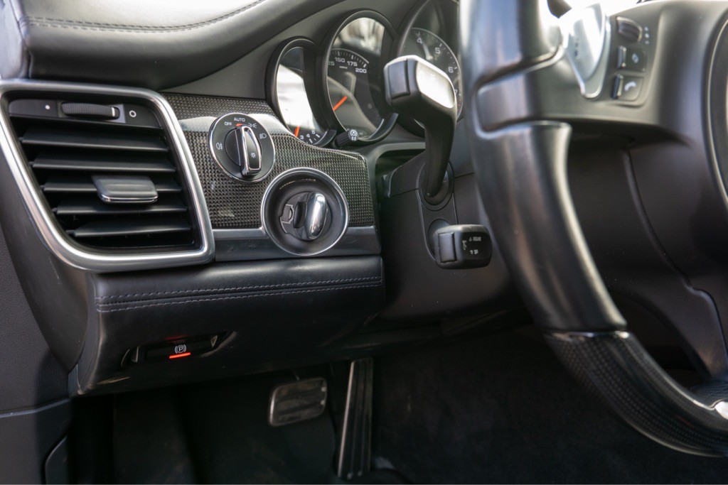 2016 Porsche Panamera Image 25
