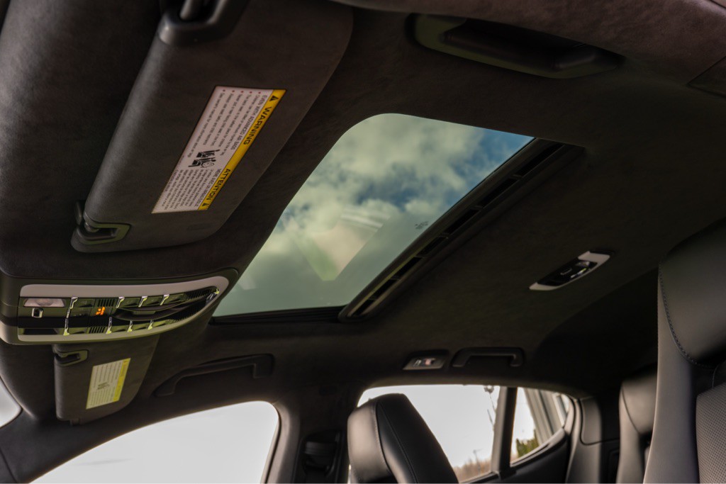 2016 Porsche Panamera Image 28