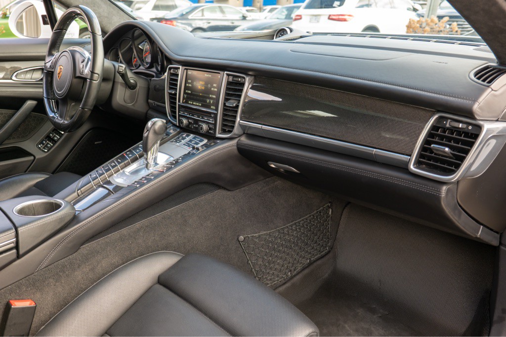 2016 Porsche Panamera Image 29