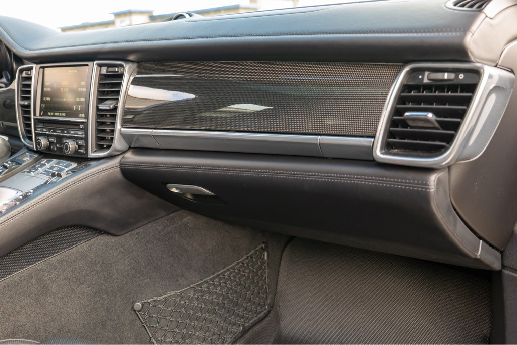 2016 Porsche Panamera Image 34