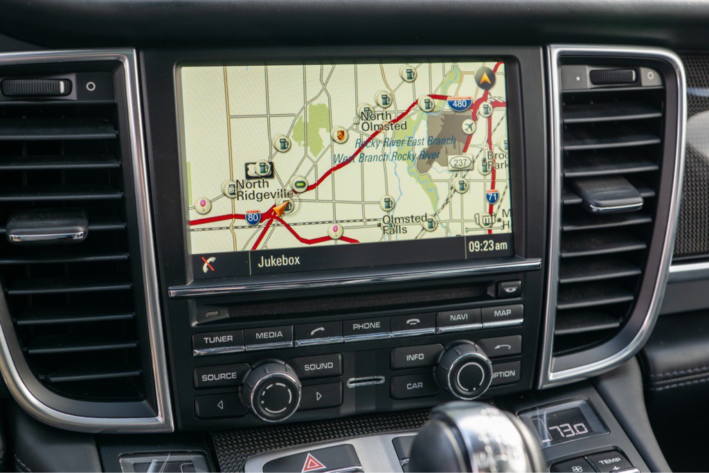 2016 Porsche Panamera Image 37