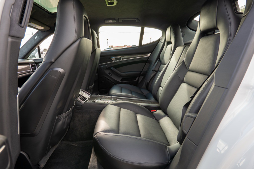 2016 Porsche Panamera Image 44