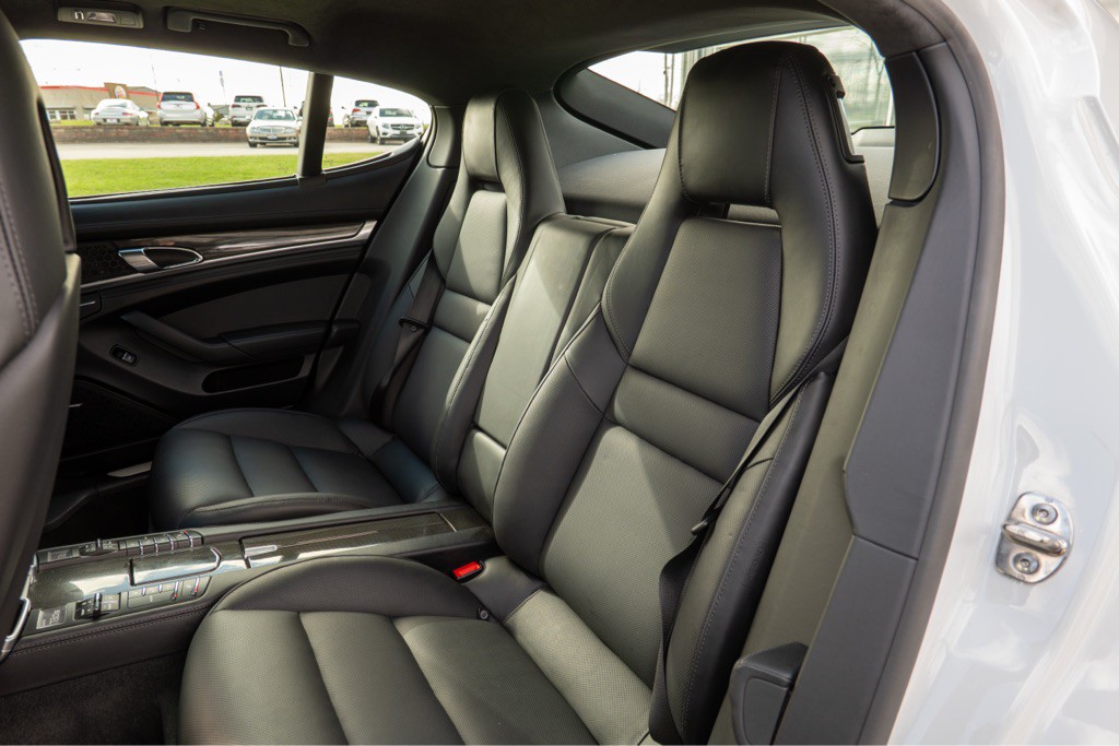2016 Porsche Panamera Image 45