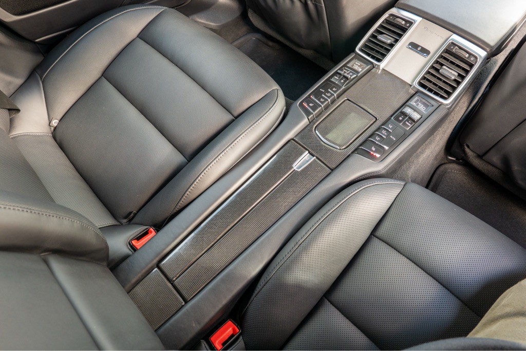 2016 Porsche Panamera Image 46