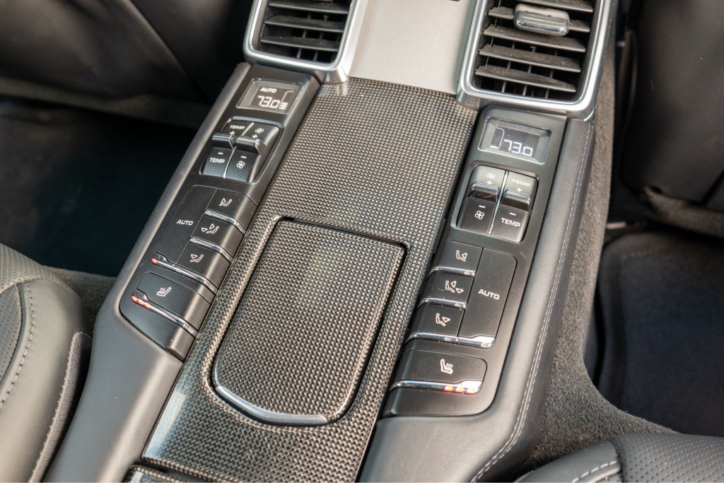 2016 Porsche Panamera Image 48