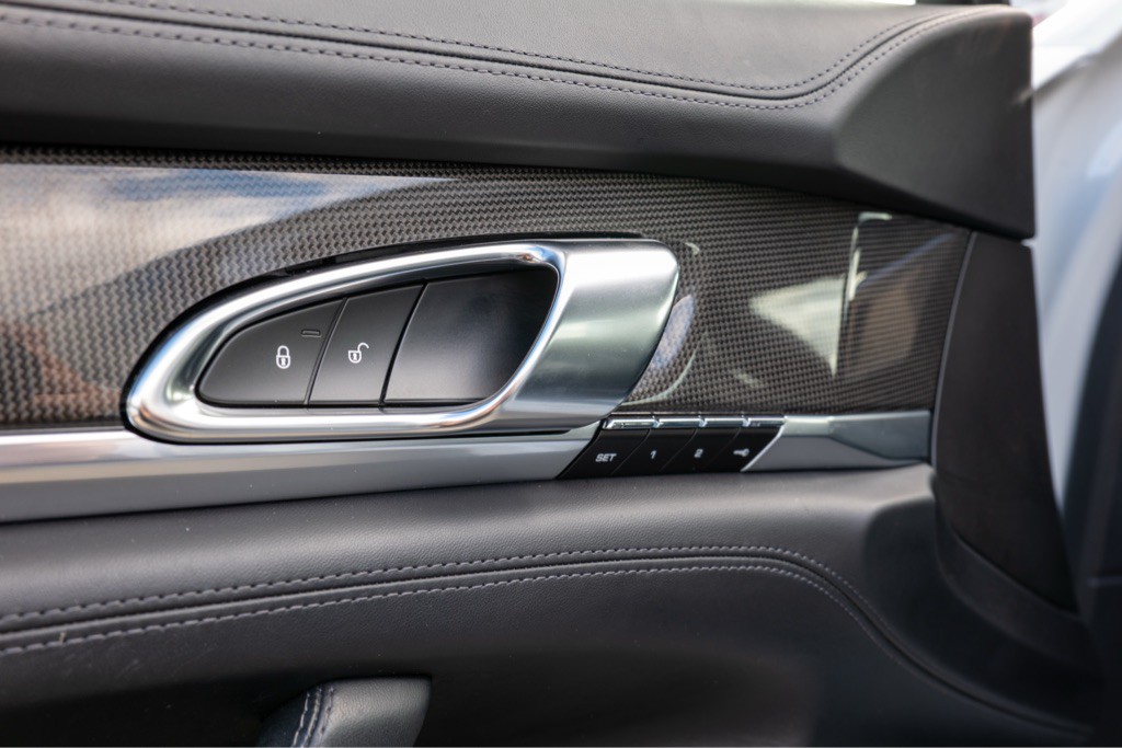 2016 Porsche Panamera Image 51