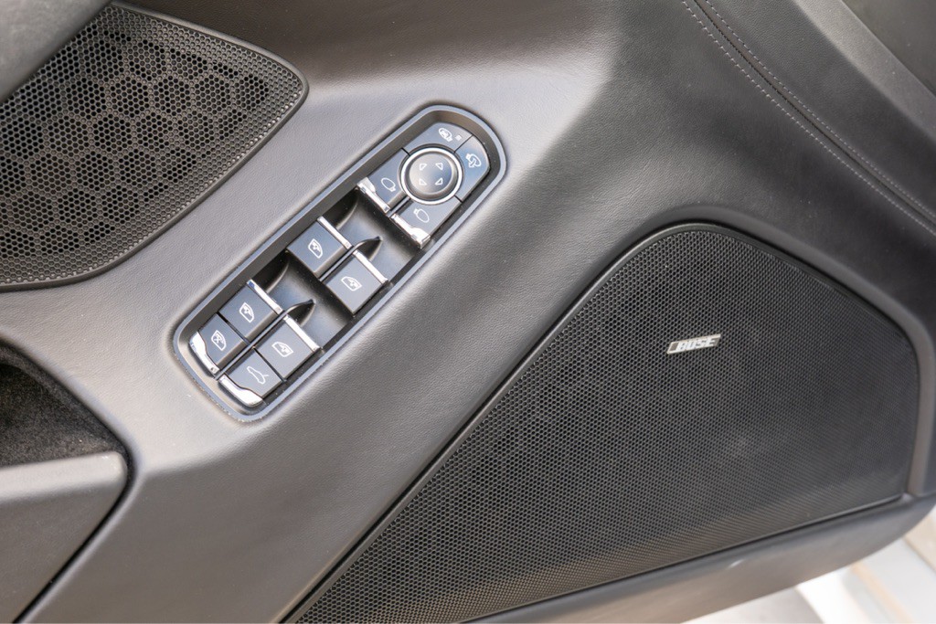 2016 Porsche Panamera Image 52