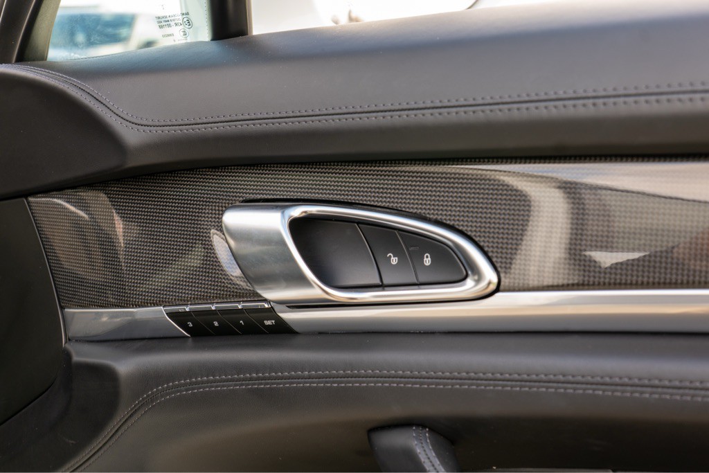 2016 Porsche Panamera Image 54