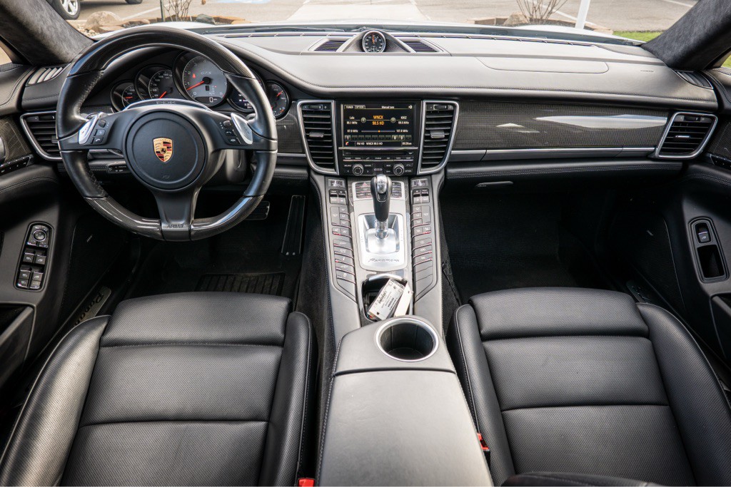 2016 Porsche Panamera Image 2