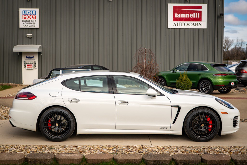 2016 Porsche Panamera Image 6