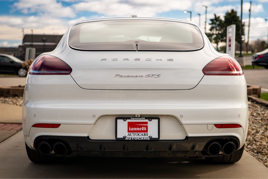 2016 Porsche Panamera Image 8