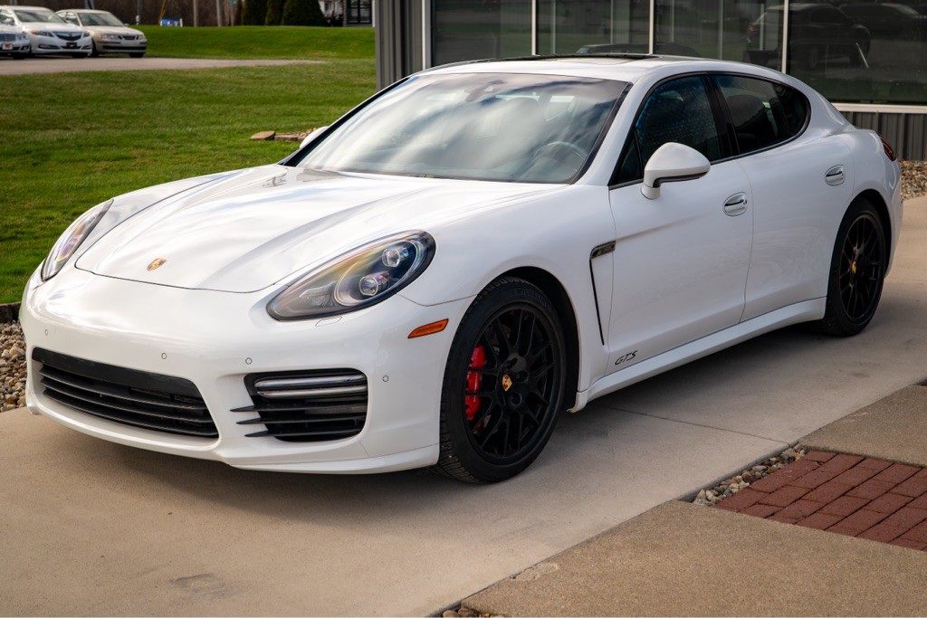2016 Porsche Panamera Image 10