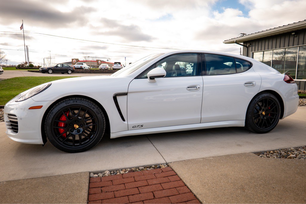 2016 Porsche Panamera Image 11