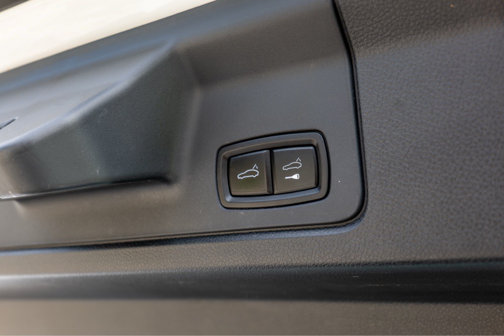 2016 Porsche Panamera Image 60