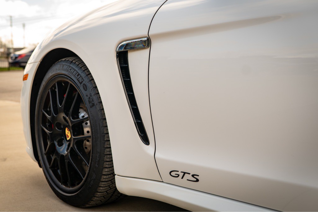 2016 Porsche Panamera Image 68