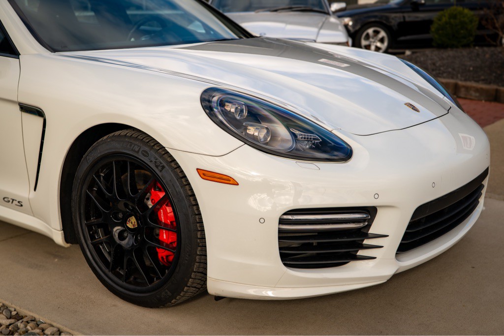 2016 Porsche Panamera Image 71