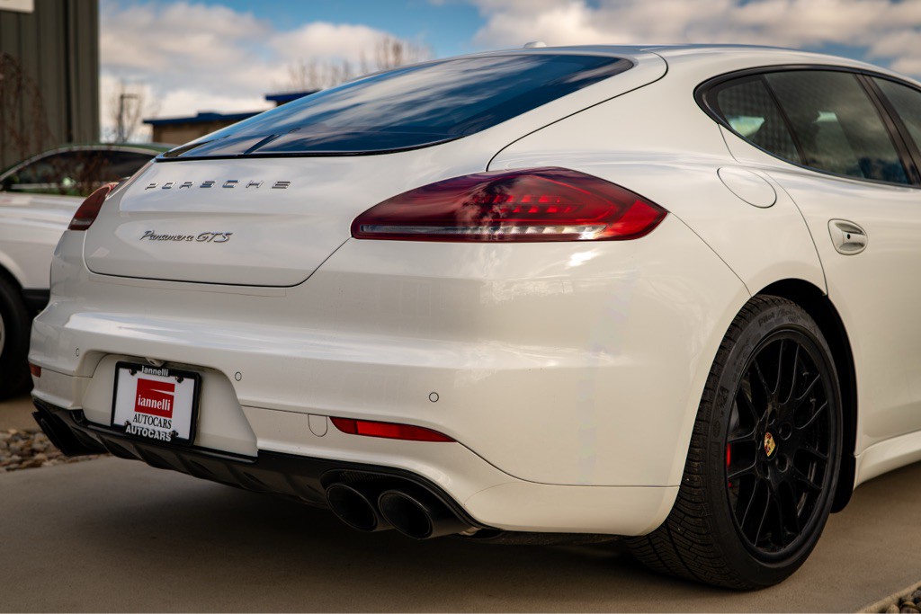 2016 Porsche Panamera Image 72