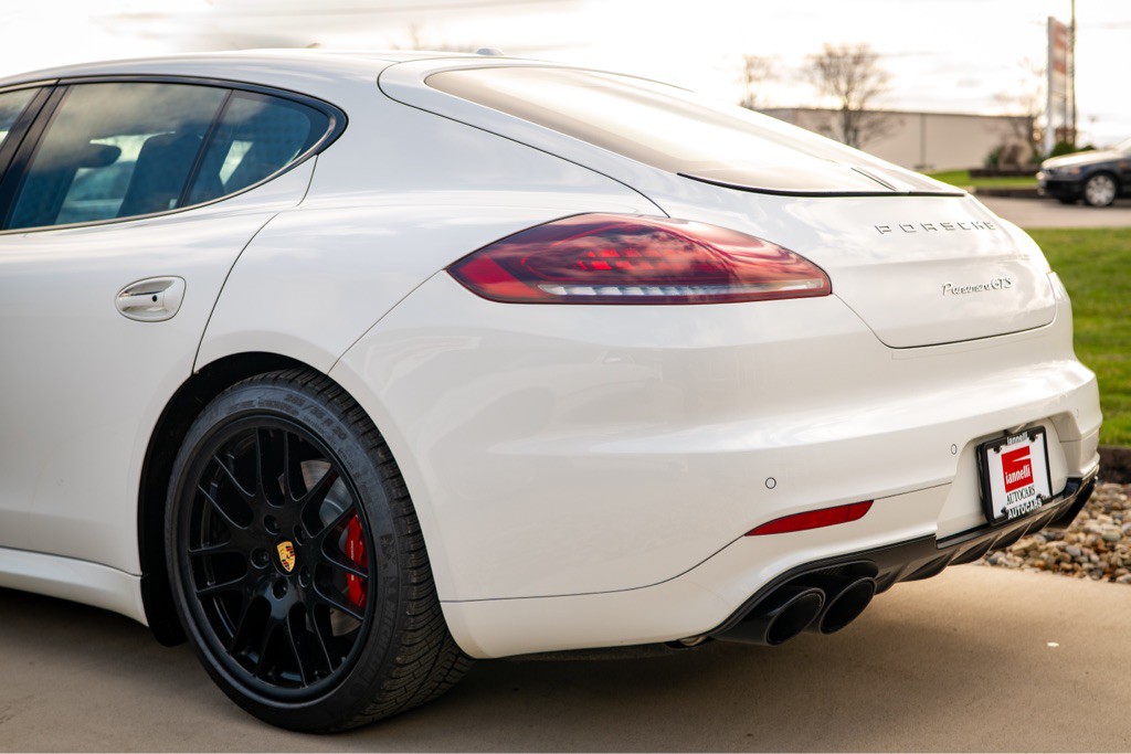 2016 Porsche Panamera Image 73