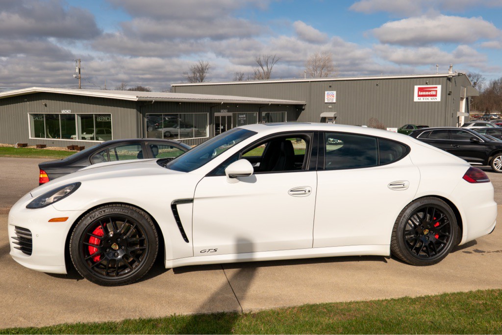 2016 Porsche Panamera Image 74