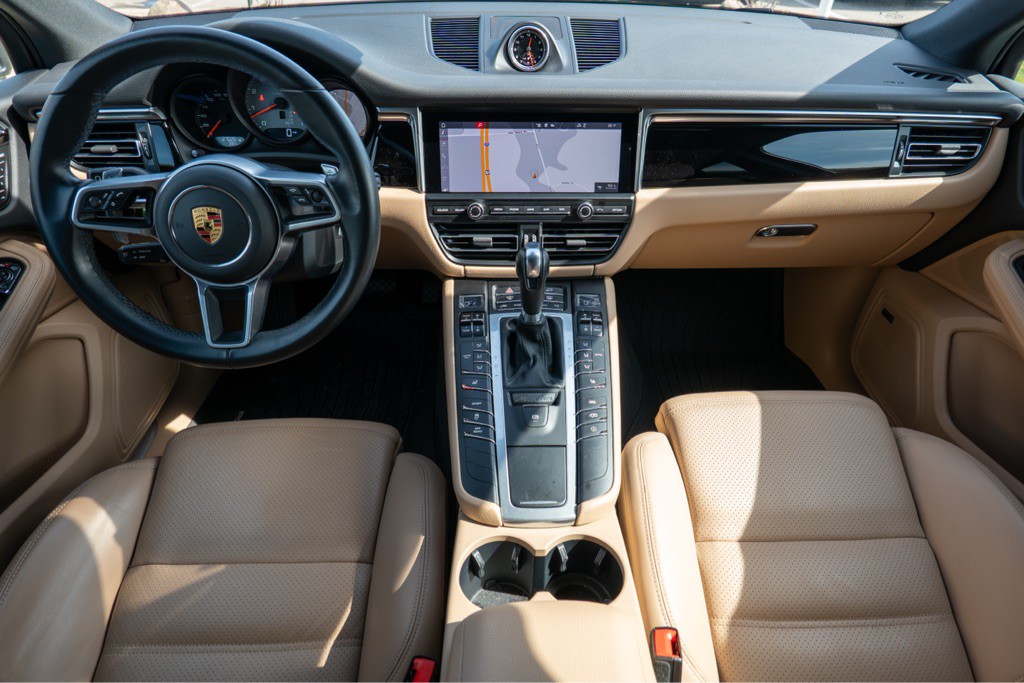 2021 Porsche Macan Image 2