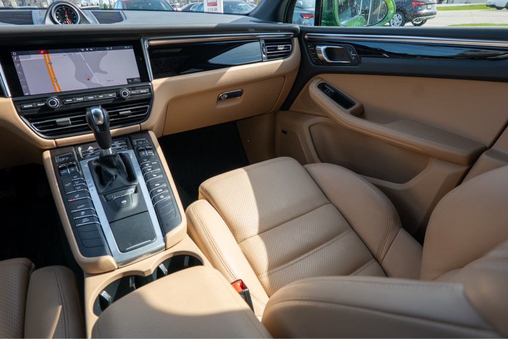 2021 Porsche Macan Image 16