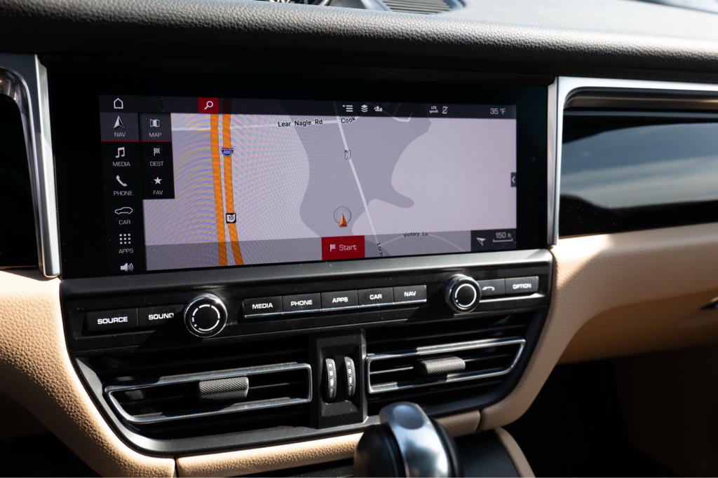 2021 Porsche Macan Image 25