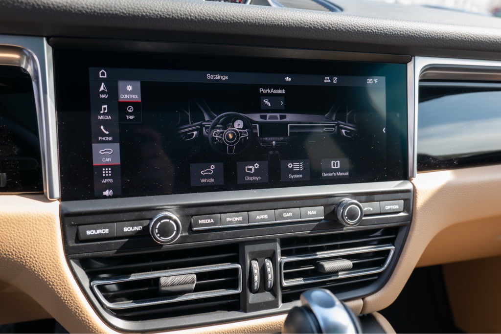 2021 Porsche Macan Image 26