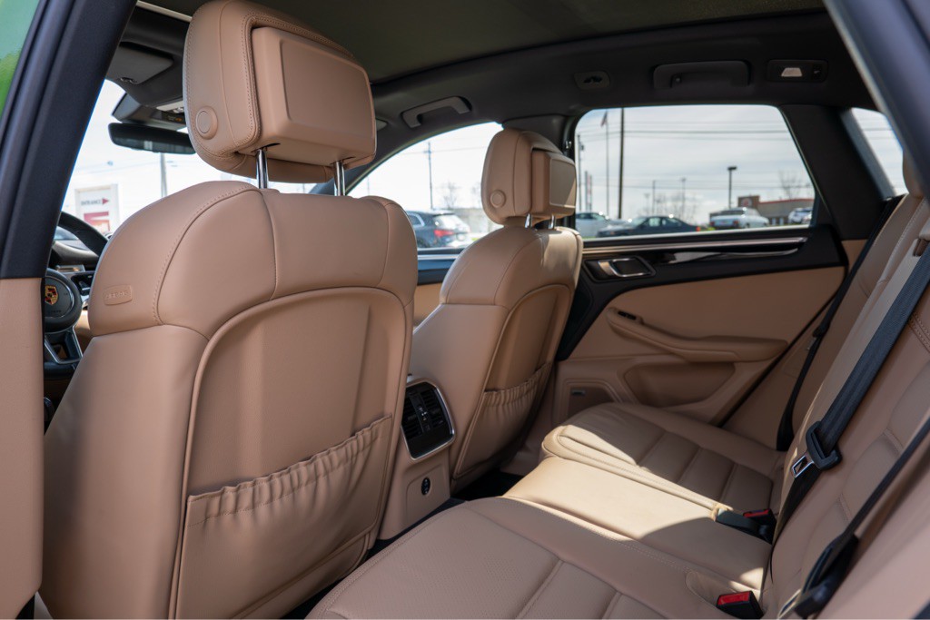 2021 Porsche Macan Image 40