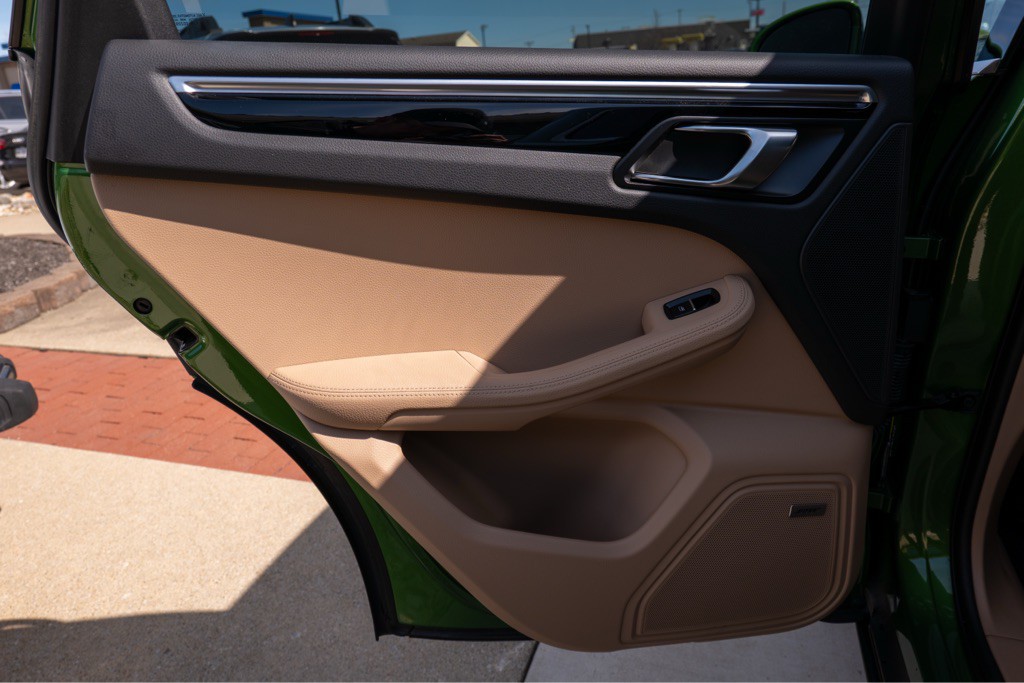 2021 Porsche Macan Image 45