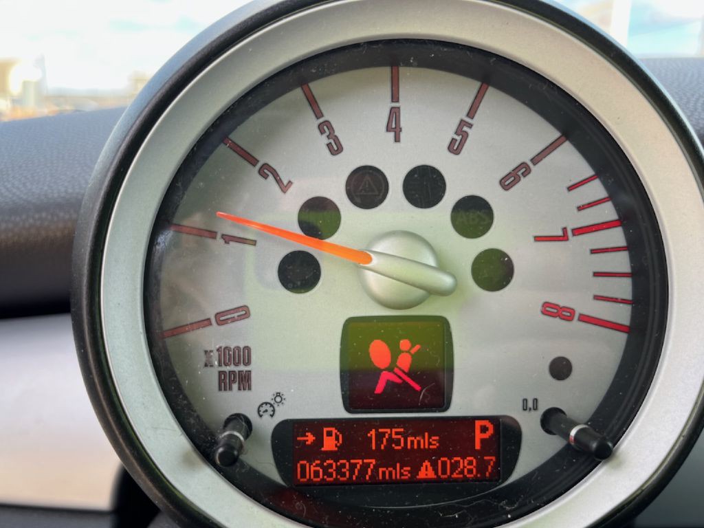 2009 MINI Cooper Image 3