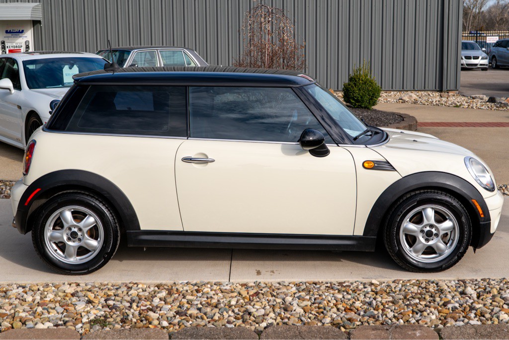 2009 MINI Cooper Image 6