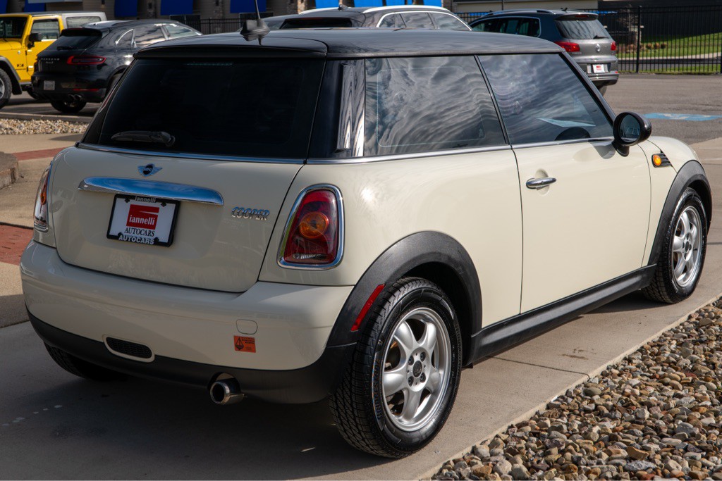 2009 MINI Cooper Image 8