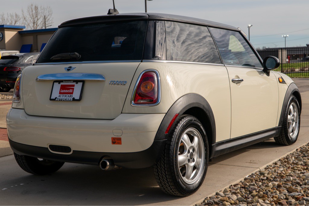 2009 MINI Cooper Image 9