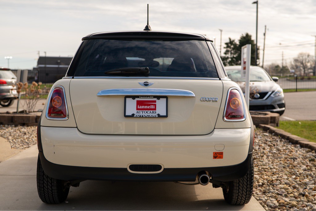 2009 MINI Cooper Image 10