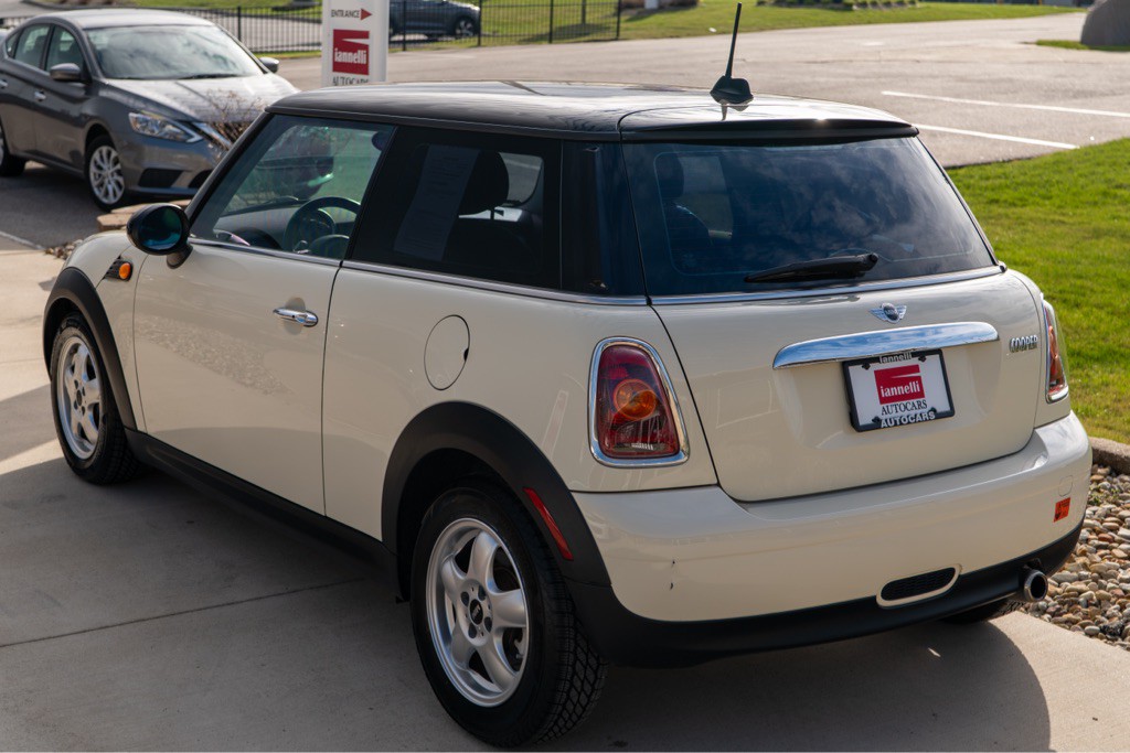 2009 MINI Cooper Image 11