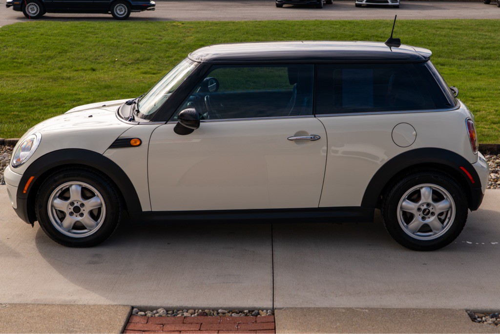 2009 MINI Cooper Image 12