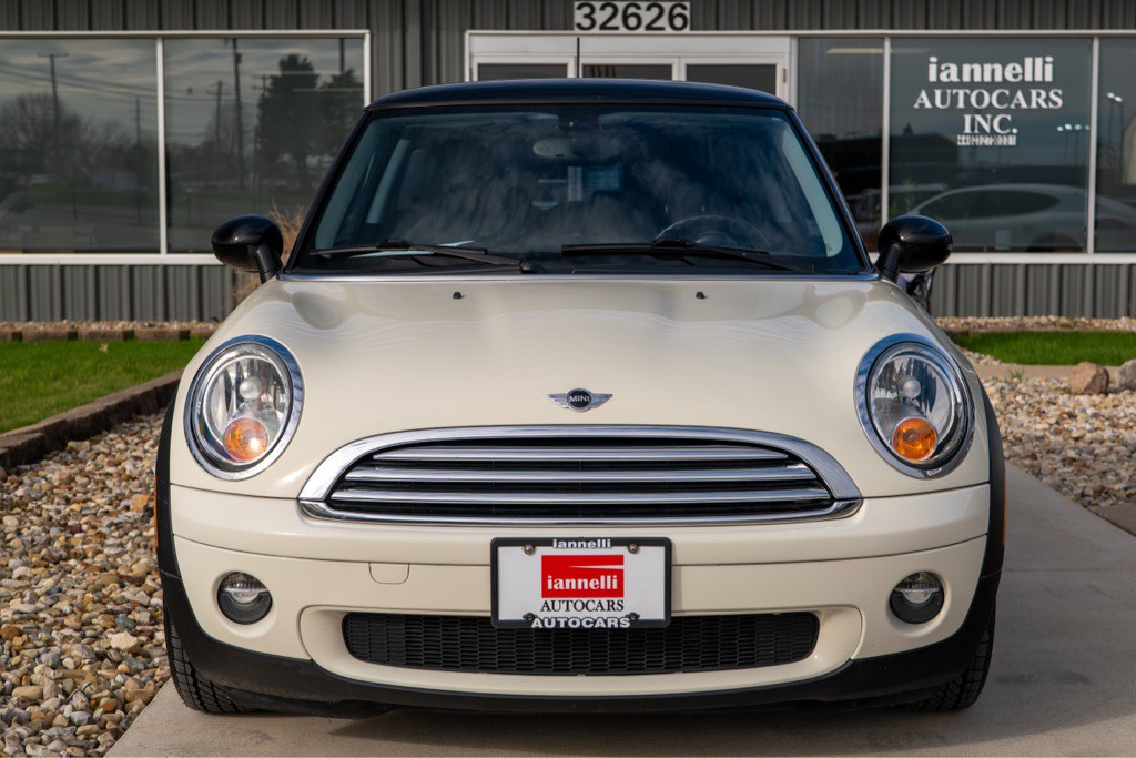 2009 MINI Cooper Image 16