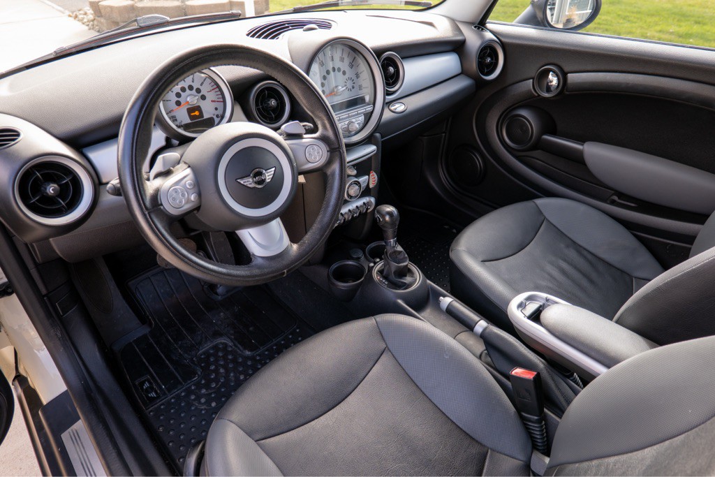 2009 MINI Cooper Image 18