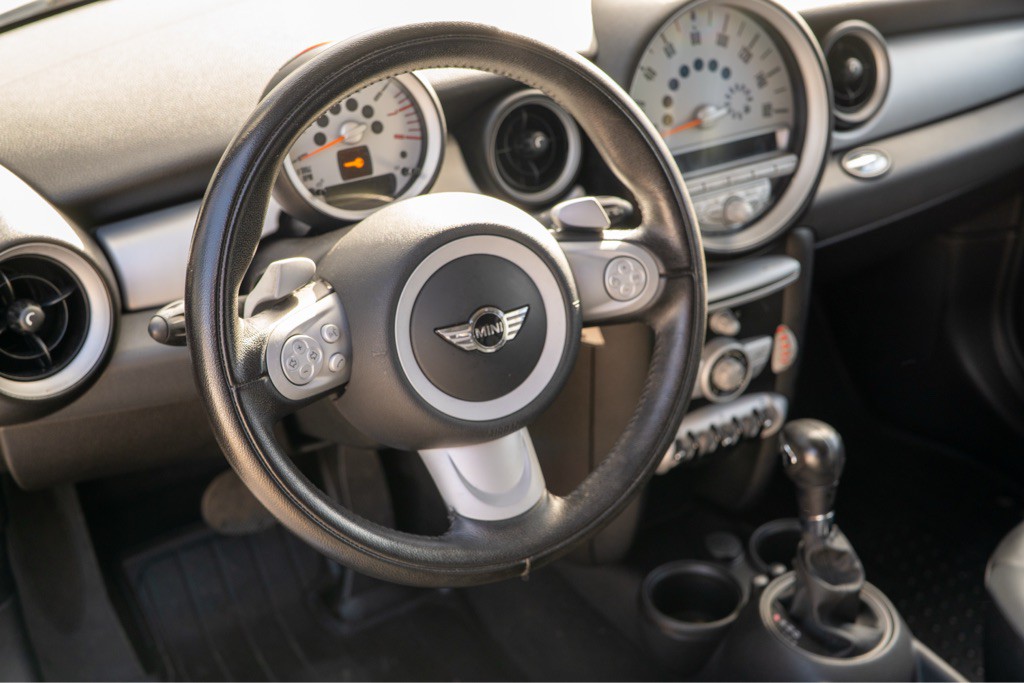 2009 MINI Cooper Image 19