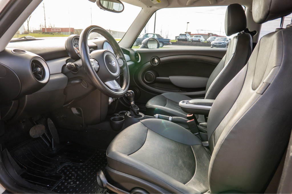 2009 MINI Cooper Image 20