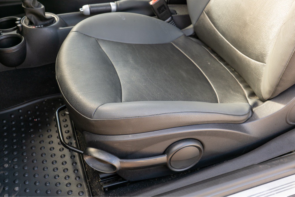 2009 MINI Cooper Image 23